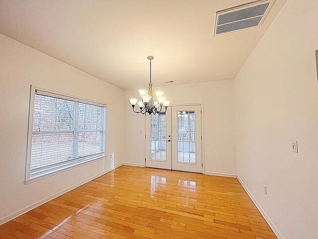 Building Photo - 206 Beauclair Dr