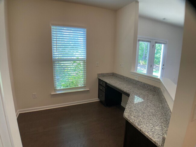Building Photo - 4 Bed, 3 Bath in Desirable Apex