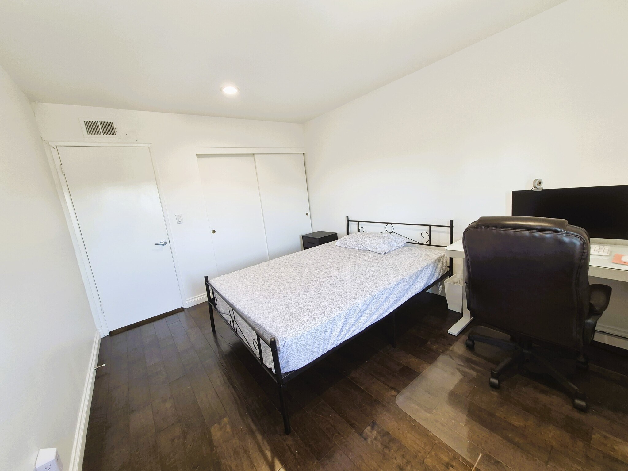 Building Photo - 5313 Sevilla Ct