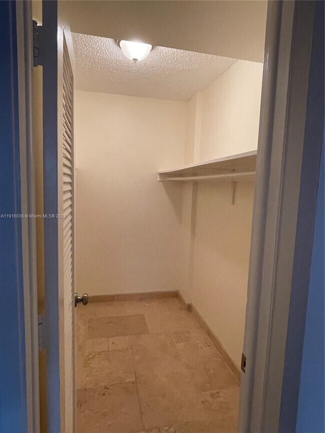 Building Photo - 2900 NE 30th St