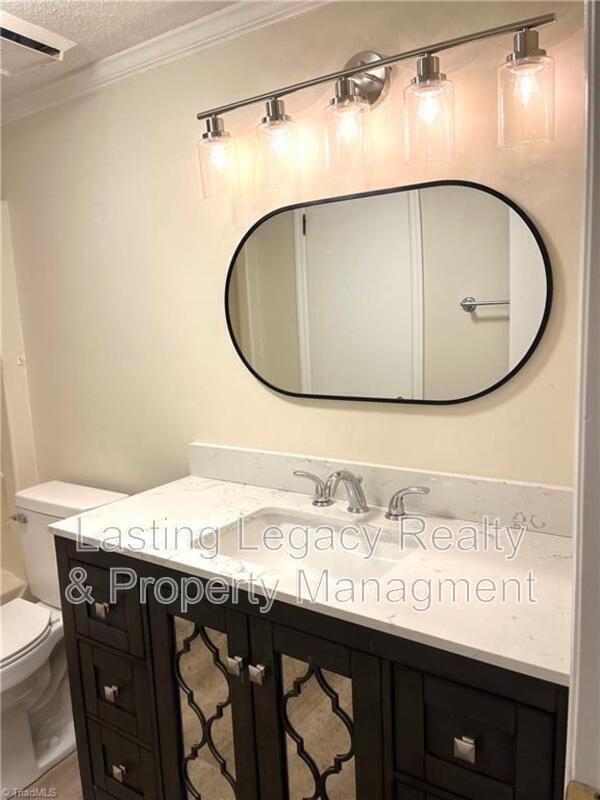 Building Photo - 212 Ridge Forest Ct