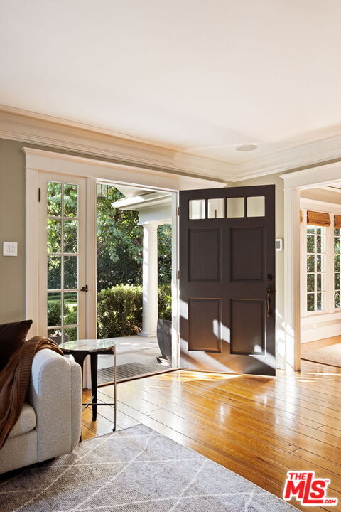 Building Photo - 1438 N Orange Grove Ave