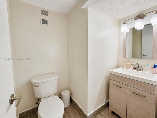 Building Photo - 9645 SW 152nd Ave
