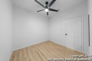 Building Photo - 1407 W Mistletoe Ave