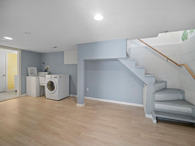 Building Photo - Spacious 4-Bedroom Home w/large Outdoor Sp...