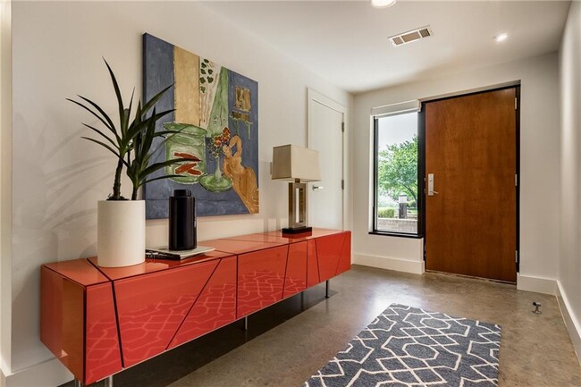 Building Photo - 345 NE 4th St