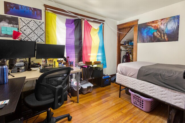 Building Photo - 123 Adams St