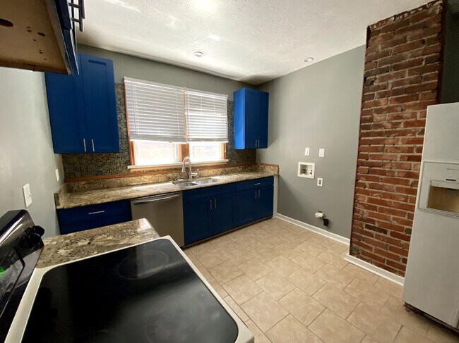 Building Photo - 817 Ferdinand Ave Sw