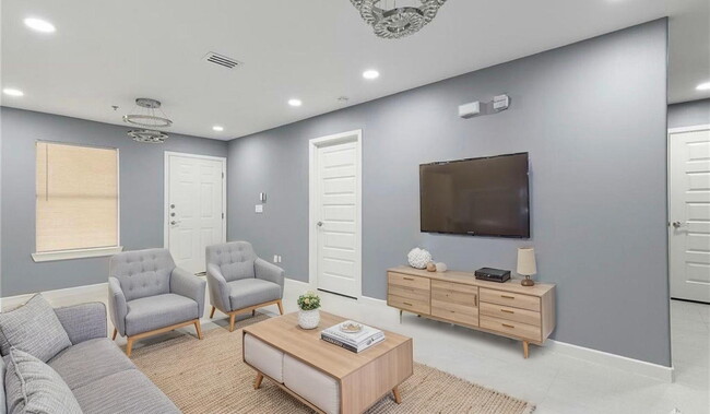 Building Photo - 1421 W Harrison Ave