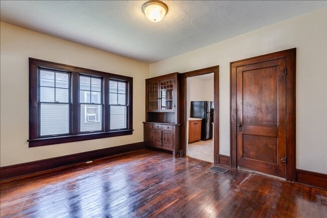 Building Photo - 321 Chautauqua