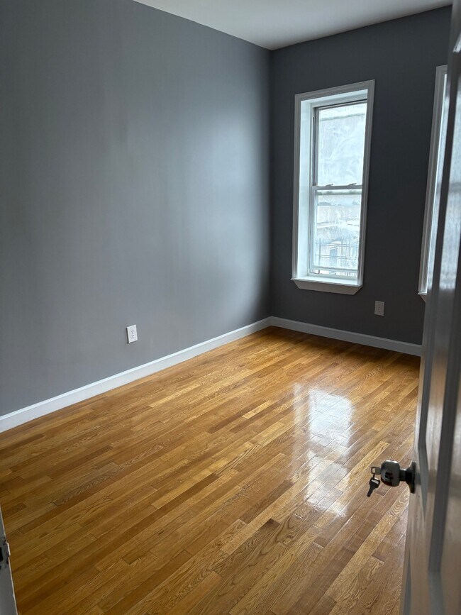 Building Photo - 1103 Winthrop St