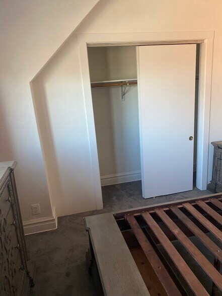 Building Photo - 3337 W 114th St