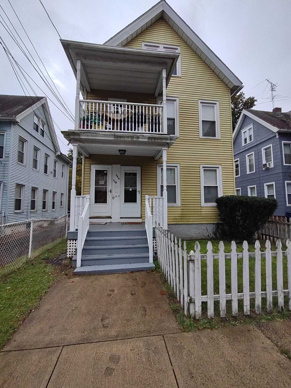 Building Photo - 102 Thompson St