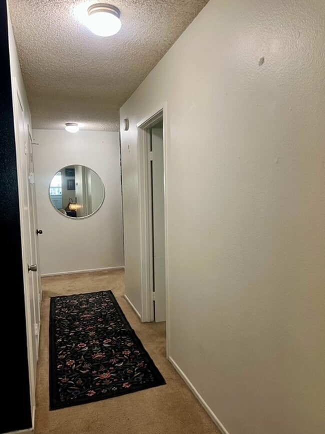 Building Photo - 4 Bedroom Single level