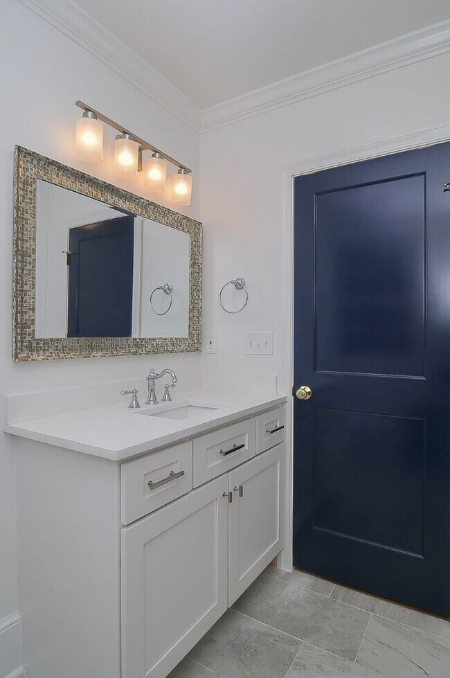 Building Photo - Beautiful 3 bedroom/2 bath house in highly desirable Shandon location! Available June 2026!