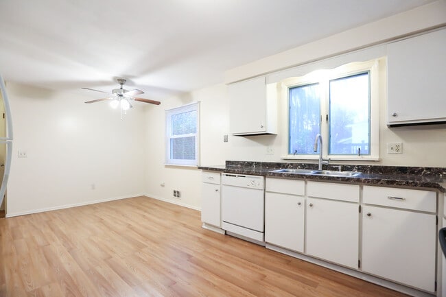 Building Photo - 141 David Ave