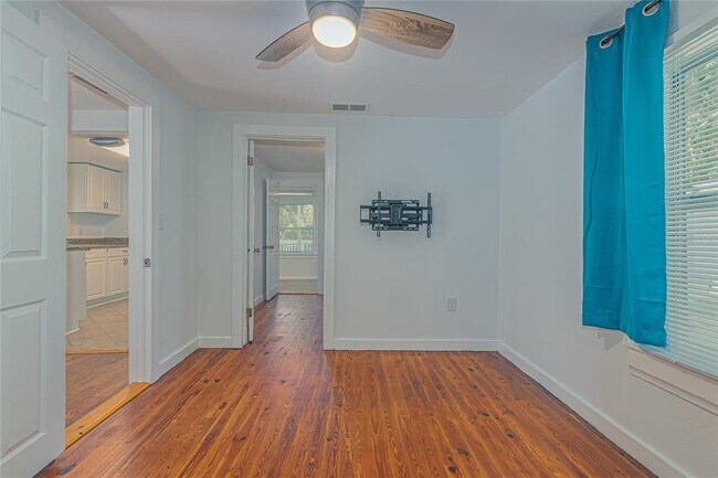 Building Photo - 1120 E Minnesota Ave