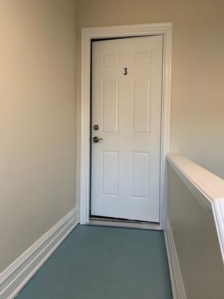 Building Photo - 517 Seneca St