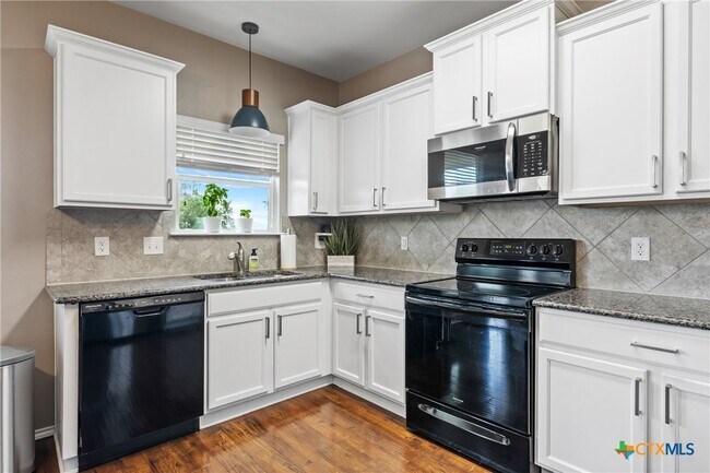 Building Photo - 5221 Cicero Dr