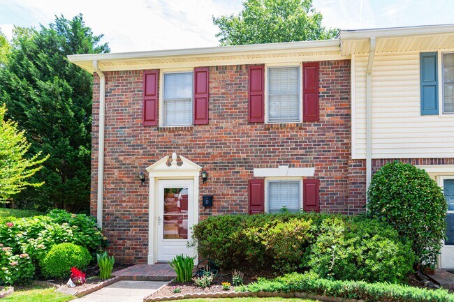 Building Photo - 2bd Townhome in the Heart of Tucker