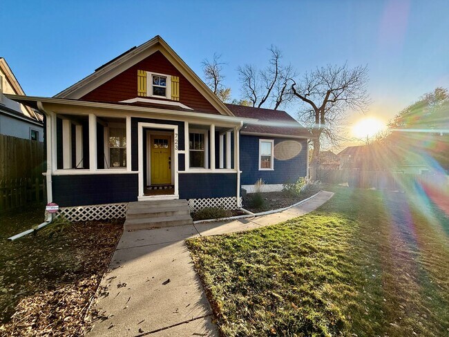 Building Photo - Charming 3-Bedroom Home in the Heart of Co...
