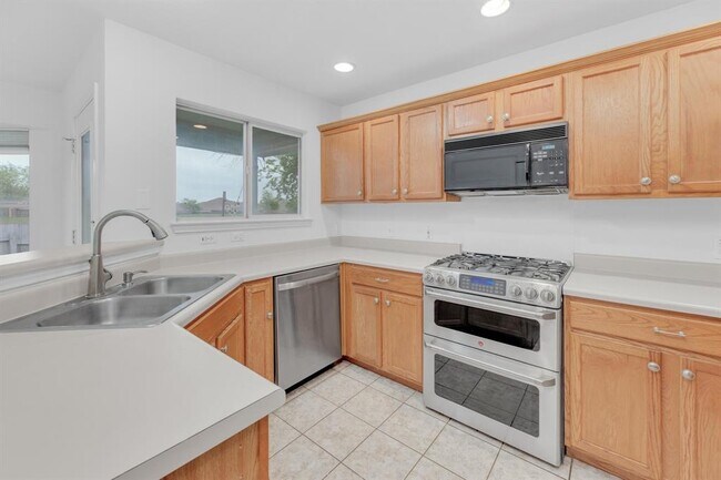 Building Photo - 1708 Royal Ascot Dr