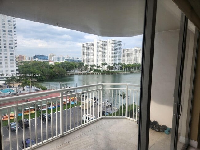 Building Photo - 18071 Biscayne Blvd