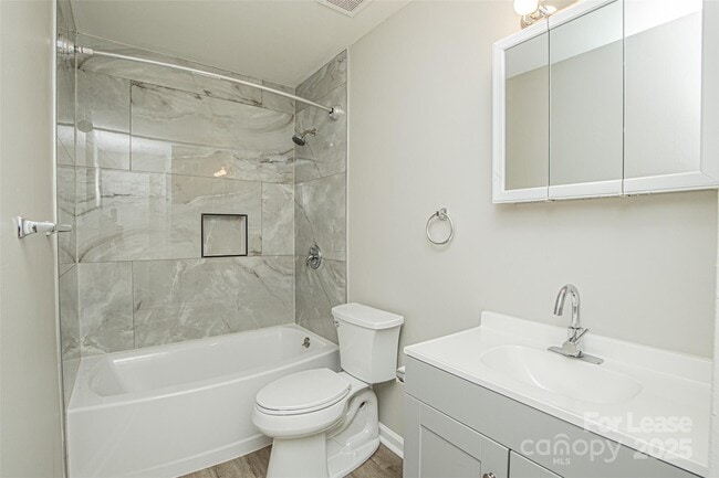 Building Photo - 10718 Blue Heron Dr