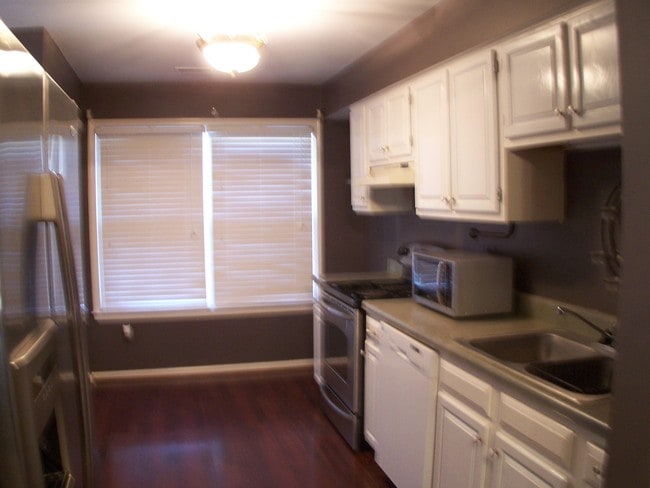 Kitchen - 105 Heather Way