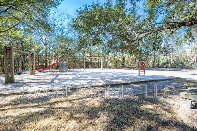 Building Photo - 415 Parkdale Dr