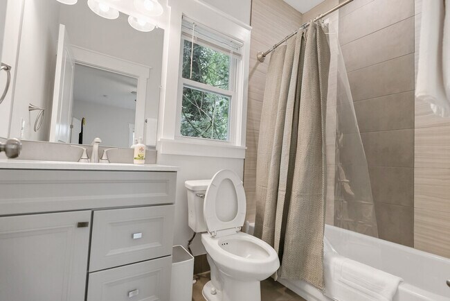 Building Photo - 7900 Heritage Dr