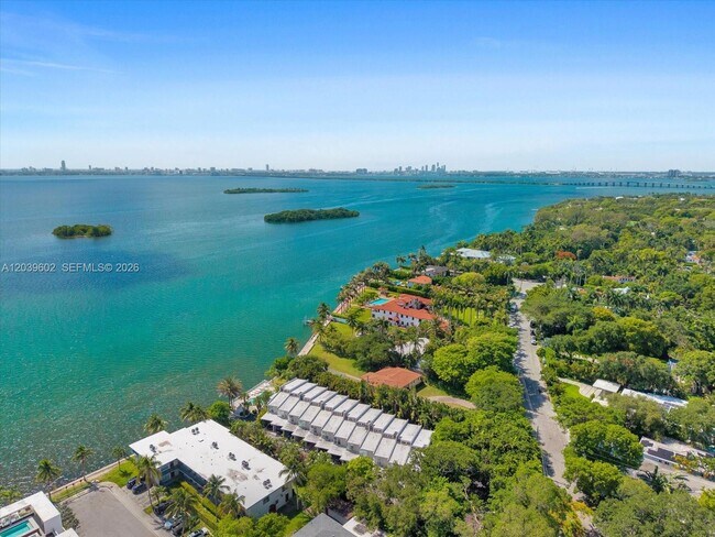 Building Photo - 6011 N Bayshore Dr