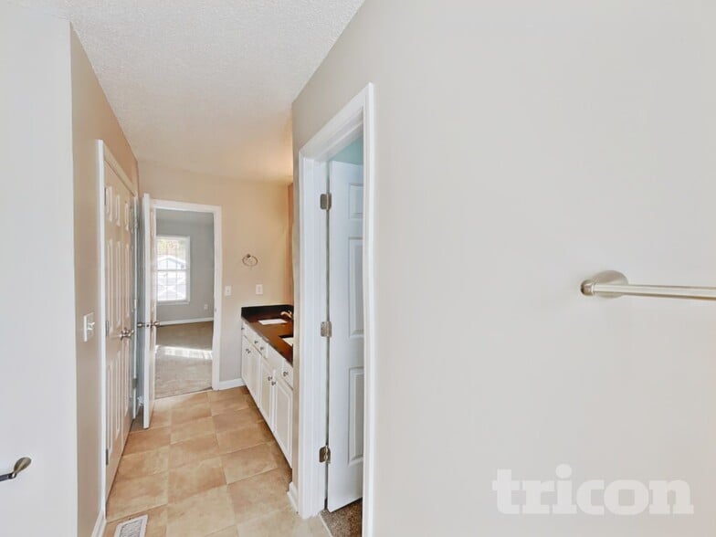 Building Photo - 121 Quiet Refuge Ln