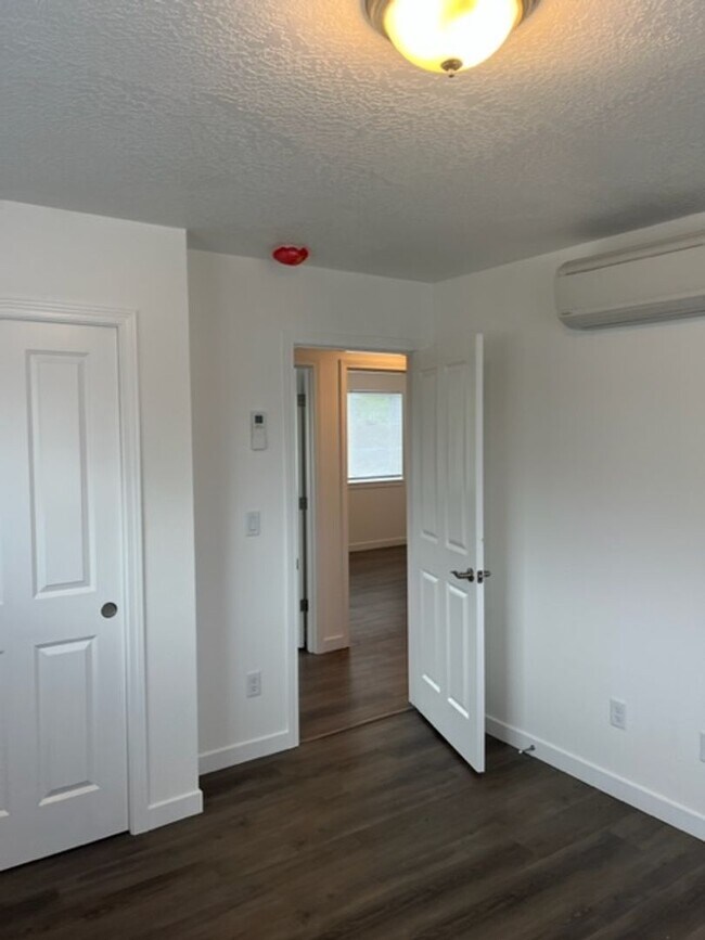 Building Photo - 1106-1108 W 11TH