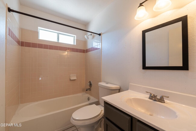 Building Photo - 2212 Tierra De Oro Way