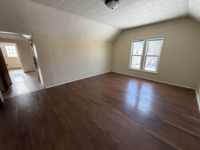 Building Photo - 825 Scott Ave