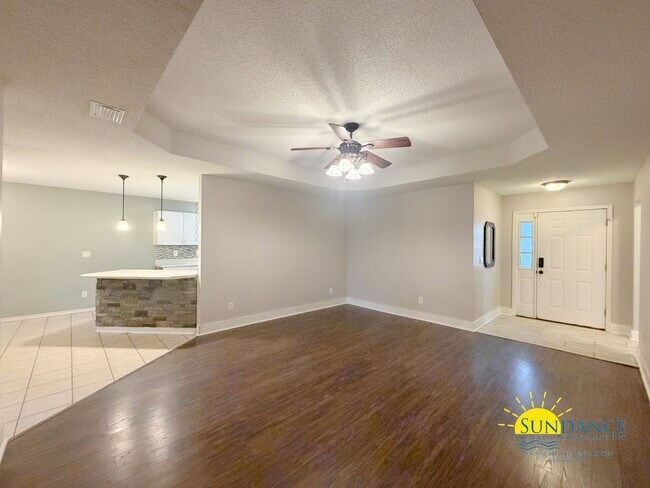 Building Photo - Charming 3 Bedroom Home in Mary Esther near Hurlburt Field!