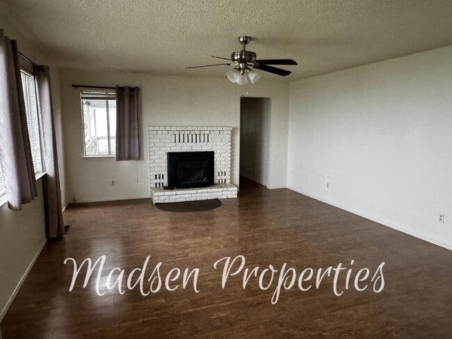 Building Photo - 784 Flag Creek Rd