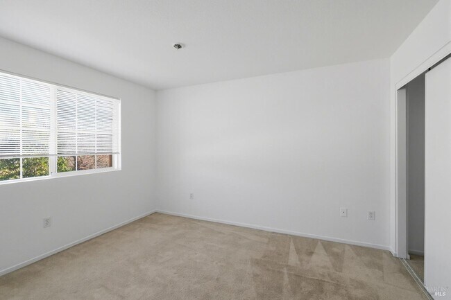 Building Photo - 712 Daniels Ave