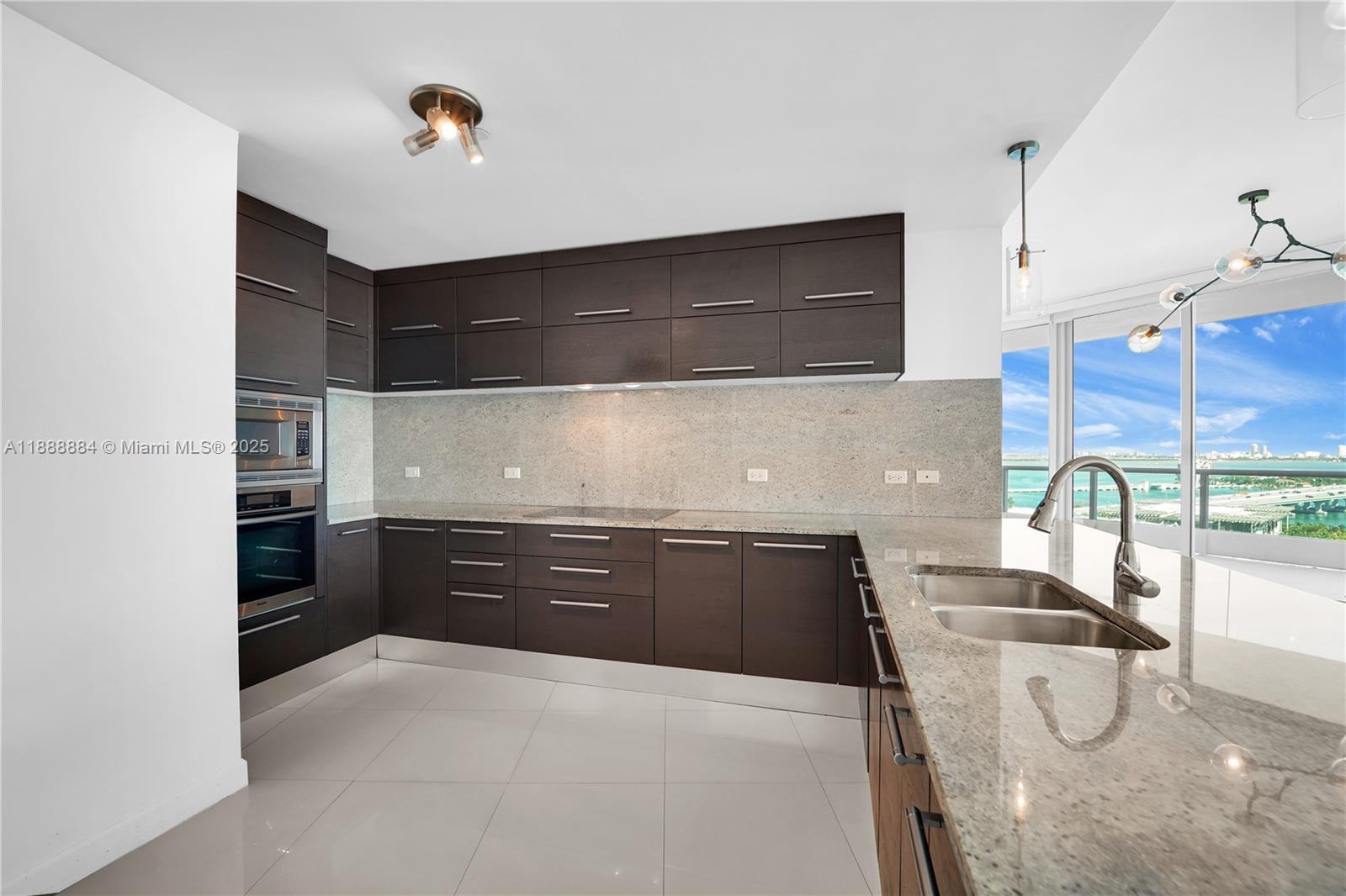 Building Photo - 900 Biscayne Blvd