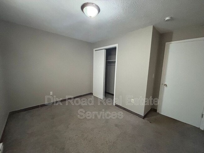 Building Photo - 739 Trumbull St