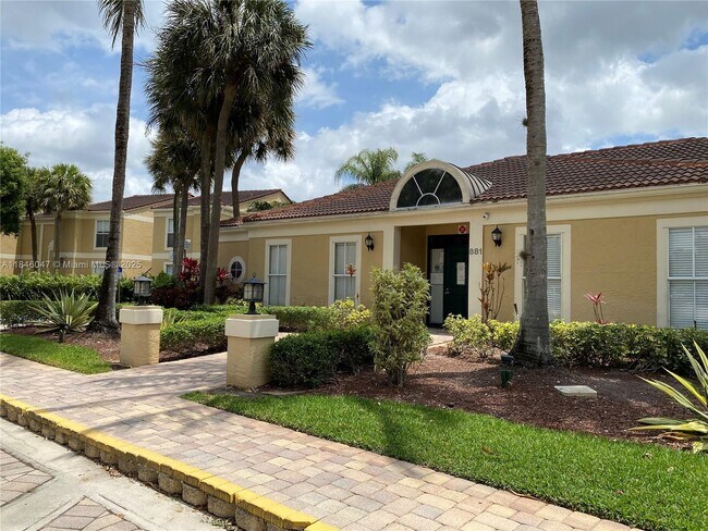 Building Photo - 733 Riverside Dr