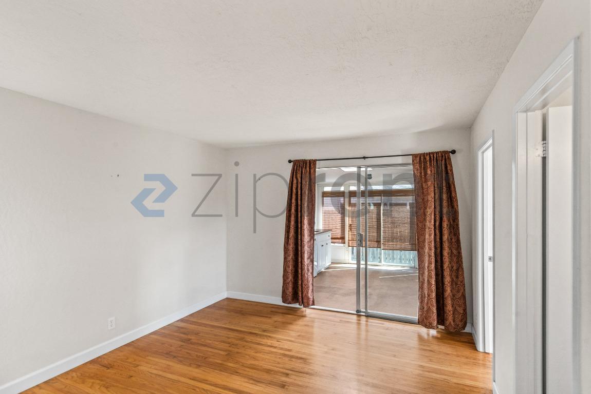 Building Photo - Unit