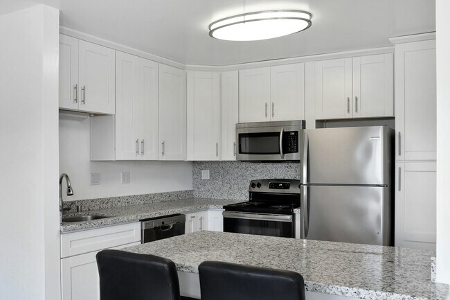 Primary Photo - 55 Marinero Cir