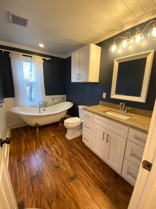 Building Photo - Unique Home in Perry