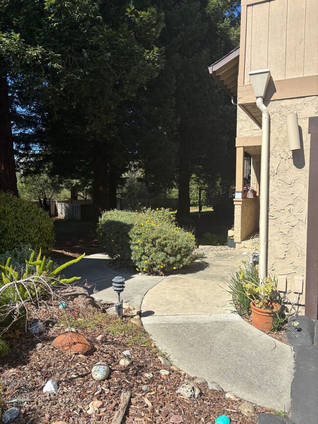 Building Photo - Two Bedroom Two Bath, plus Office Townhouse in Aptos
