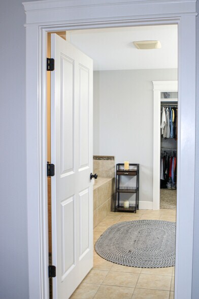 Building Photo - 7801 Rushmore Ave NE