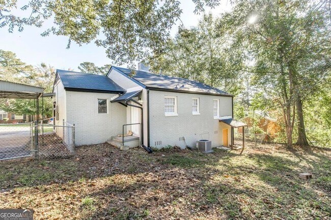 Building Photo - 1930 Northbrook Ave