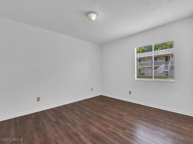 Building Photo - 4617 Bayshore Dr