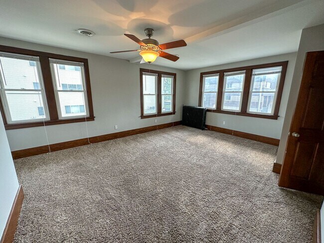 Building Photo - 225 Sheldon Ave